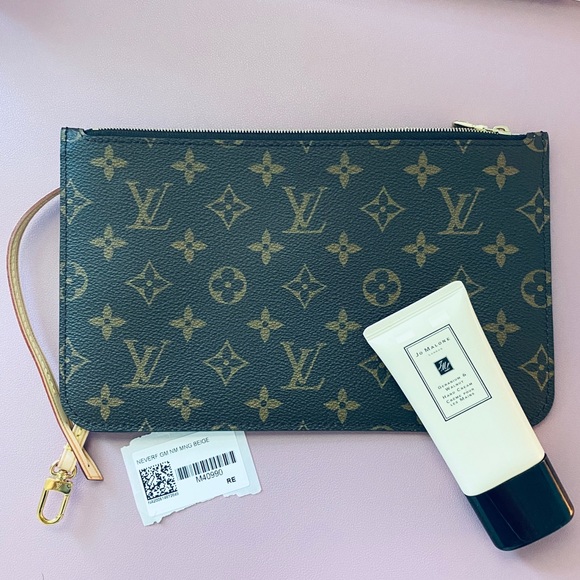 Louis Vuitton Handbags - Louis Vuitton Neverfull Pochette / Pouch